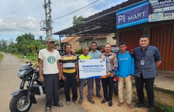 BRI Tanjung Karang Salurkan Bantuan BRI Peduli Dua Unit Motor Roda Tiga untuk Masyarakat Desa Rulung Mulya