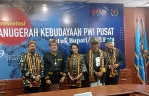 Presentasi Anugerah Kebudayaan, Bupati Lampung Utara Paparkan “Cangget Bakha”. Sudjiwo Tejo : Ajak Bupati Lestarikan Bahasa Lampung