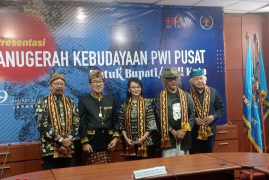 Presentasi Anugerah Kebudayaan, Bupati Lampung Utara Paparkan “Cangget Bakha”. Sudjiwo Tejo : Ajak Bupati Lestarikan Bahasa Lampung