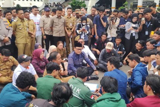 Aliansi Lampung Melawan Aksi di DPRD, Kadisdikbud Thomas Amirico Tegaskan Komitmen Pendidikan Gratis