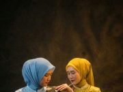 Merajut Benang Emas di Tengah Tugas Negara: Perjalanan Asri Bangkitkan Tapis Lampung