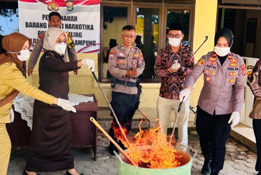 //Polsek Kemiling Musnahkan Narkoba Hampir 1,1 Kilogram, Tegaskan Perang Tanpa Kompromi terhadap Peredaran Narkotika//